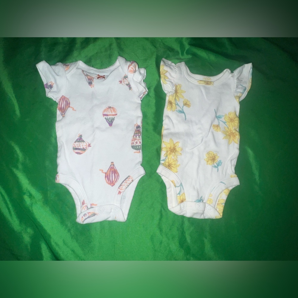 Carter's White Bodysuits with Hot Air Balloons and Yellow Flowers size Newborn